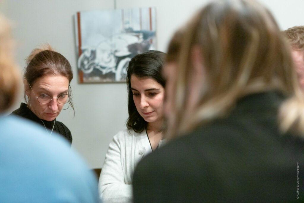 Photo des participants à l'atelier de la Fresque du Numérique organisée par Extellient pour les partenaires et clients de Grenoble Lab